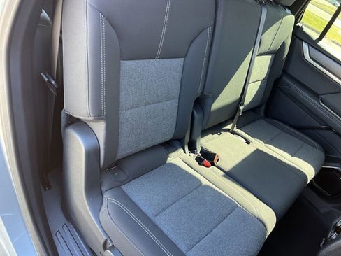 Used 2025 GMC Acadia Elevation image 28