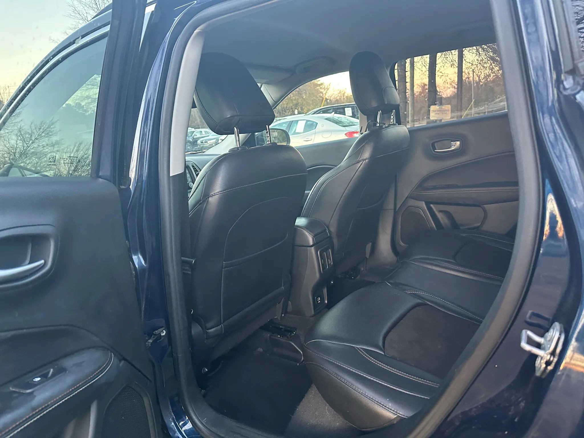 Used 2018 Jeep Compass Latitude w/ Cold Weather Group AWD/4WD image 13