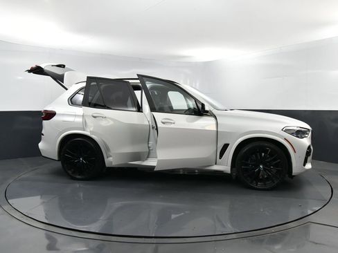 Used 2022 BMW X5 M50i w/ Executive Package image 40