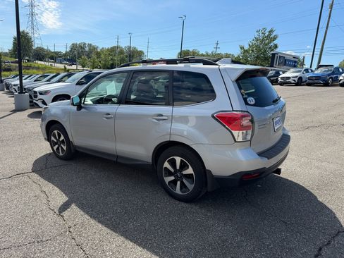 Used 2018 Subaru Forester 2.5i Limited AWD/4WD image 3