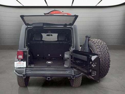 Used 2012 Jeep Wrangler Unlimited Rubicon AWD/4WD image 26