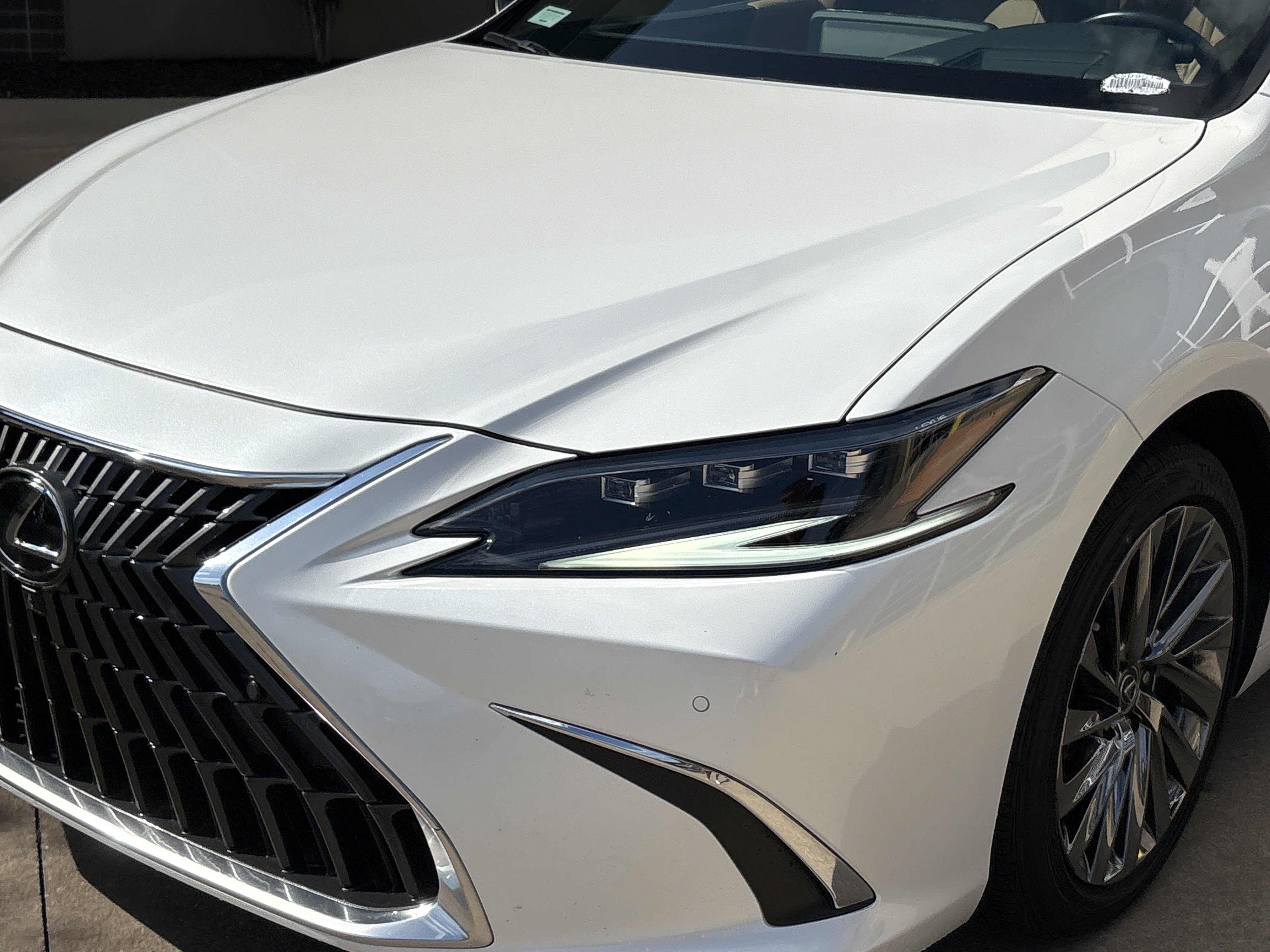 Used 2025 Lexus ES 350 Ultra Luxury FWD image 6