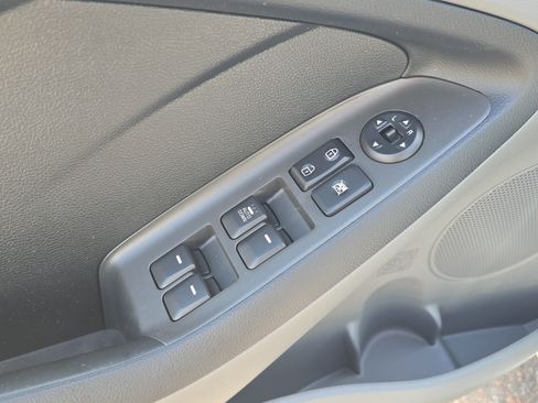 Used 2018 Kia Forte LX FWD image 19