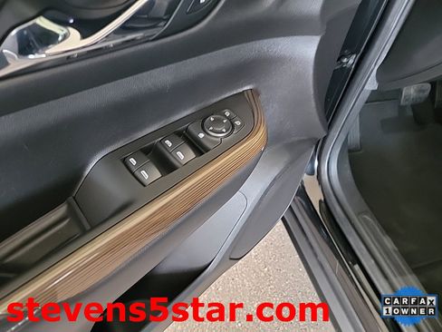 Used 2023 GMC Acadia SLE image 12