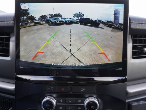 Used 2024 Ford Expedition XLT image 15