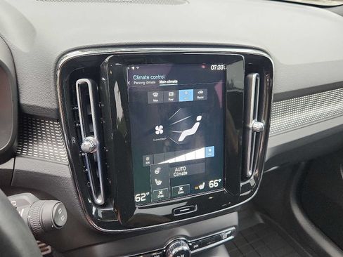 Certified 2022 Volvo XC40 T5 R-Design w/ Advanced Package AWD/4WD image 14