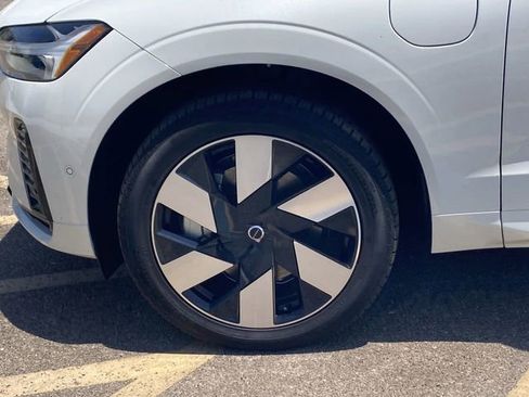 Certified 2025 Volvo XC60 T8 Plus w/ Protection Package Premier image 10