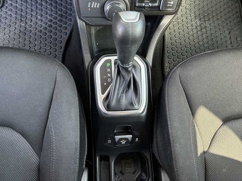 Certified 2023 Jeep Renegade Latitude AWD/4WD image 21