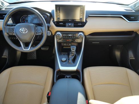 Used 2019 Toyota RAV4 Limited image 10