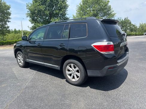 Used 2013 Toyota Highlander Plus AWD/4WD image 4