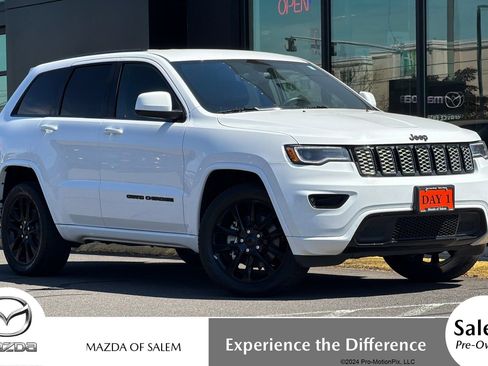 Used 2021 Jeep Grand Cherokee Laredo X AWD/4WD image 1