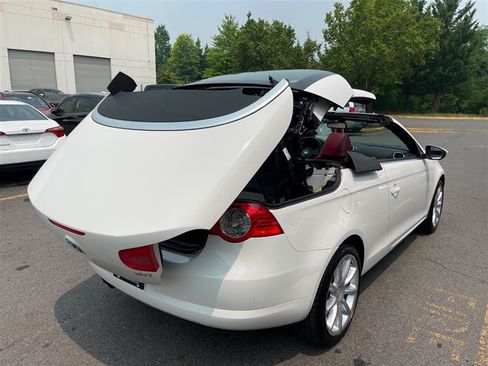 Used 2011 Volkswagen Eos Lux FWD image 41
