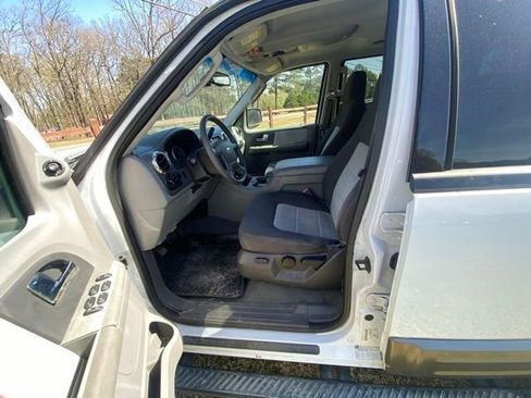 Used 2006 Ford Expedition XLT image 10