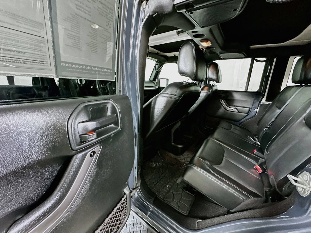 Used 2018 Jeep Wrangler Unlimited Sahara AWD/4WD image 17