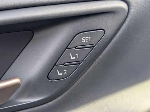 New 2025 Toyota Crown Signia image 24