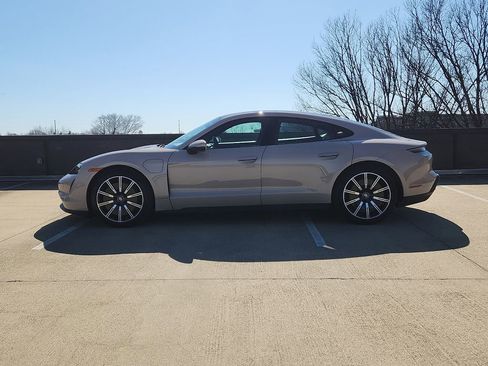 Certified 2022 Porsche Taycan image 2