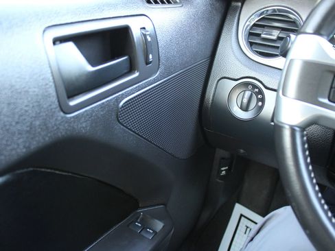 Used 2013 Ford Mustang GT RWD image 26