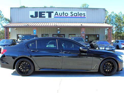 Used 2018 BMW 740i image 8