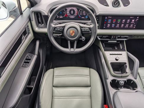 Certified 2025 Porsche Cayenne Coupe image 15