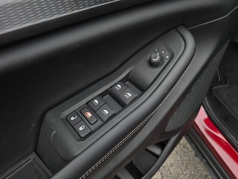 New 2025 Jeep Grand Cherokee Altitude image 12