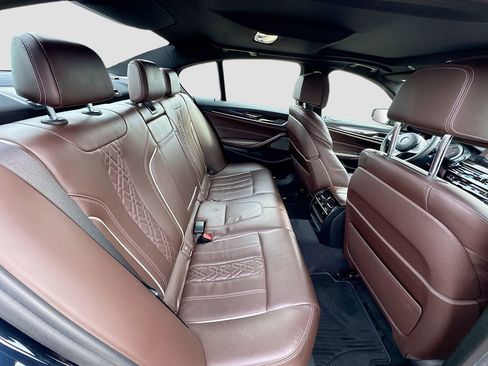 Used 2018 BMW M550i xDrive image 31