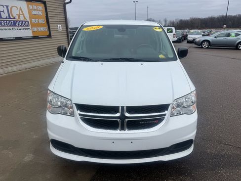 Used 2019 Dodge Grand Caravan SE w/ UConnect Hands-Free Group image 2