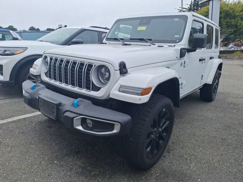 Used 2024 Jeep Wrangler Unlimited Sahara AWD/4WD image 3
