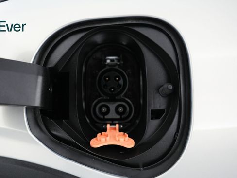 Used 2022 Chevrolet Bolt EUV Premier image 10