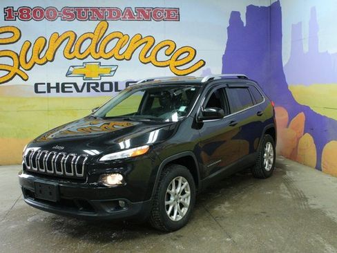 Used 2016 Jeep Cherokee Latitude w/ Cold Weather Group image 2
