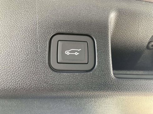 New 2026 Chevrolet Equinox EV LT image 11