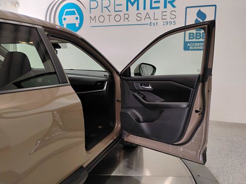 Used 2024 Nissan Rogue SV FWD image 59