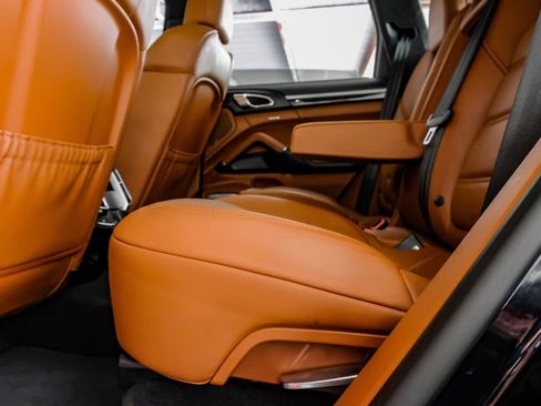 Used 2018 Porsche Cayenne Turbo image 37