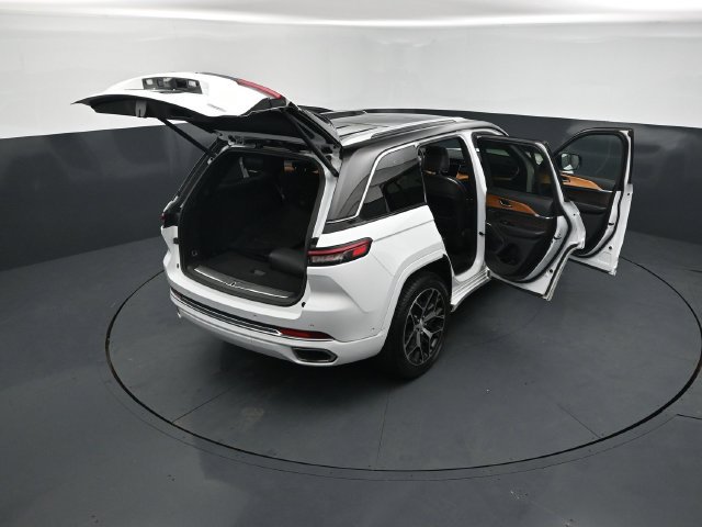 Used 2022 Jeep Grand Cherokee Summit AWD/4WD image 29