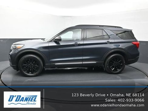 Used 2022 Ford Explorer XLT w/ Equipment Group 202A AWD/4WD image 2