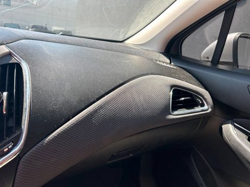 Used 2017 Chevrolet Cruze LS FWD image 10