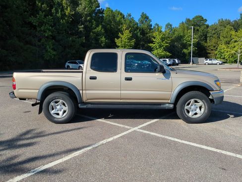Used 2002 Toyota Tacoma PreRunner w/ SR5 Pkg w/ Chrome Pkg RWD image 3
