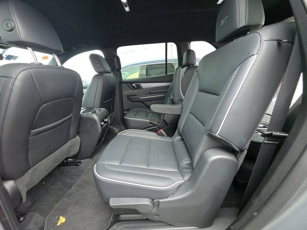 Used 2025 Buick Enclave Sport Touring AWD/4WD image 9