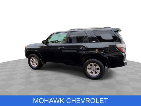 Used 2022 Toyota 4Runner SR5 AWD/4WD image 7