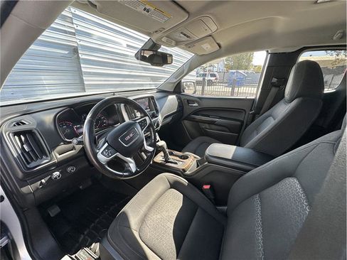 Used 2015 GMC Canyon SLE image 2