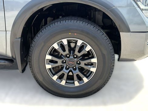 Used 2020 Nissan Titan PRO-4X w/ Pro-4x Convenience Package AWD/4WD image 12
