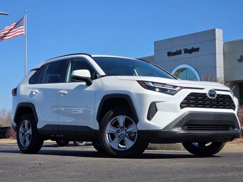 Used 2025 Toyota RAV4 XLE image 34