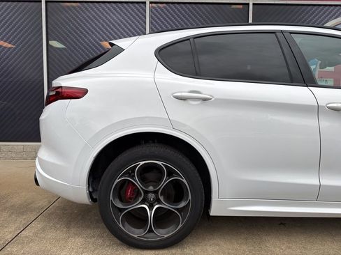 Used 2022 Alfa Romeo Stelvio Veloce image 5