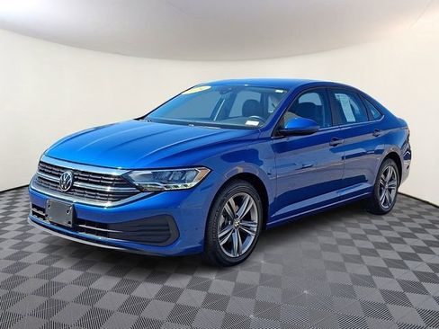 Used 2024 Volkswagen Jetta SE FWD image 3