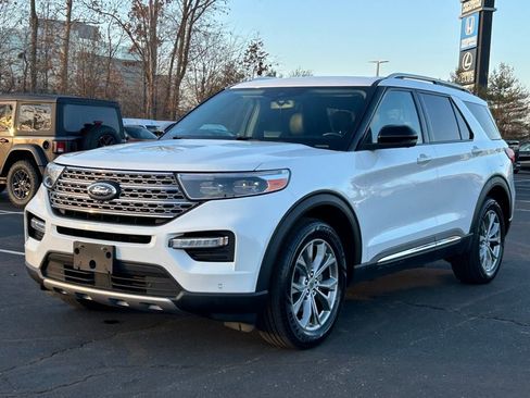 Used 2023 Ford Explorer Limited w/ Limited Technology Package image 3