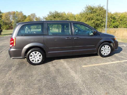 Used 2016 Dodge Grand Caravan American Value Package image 10