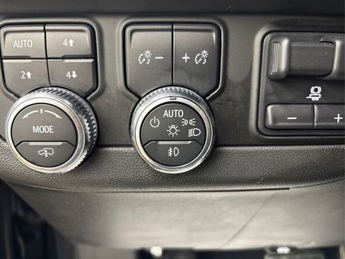 Used 2023 GMC Yukon Denali Ultimate image 29