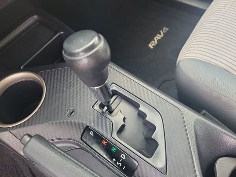 Used 2013 Toyota RAV4 LE image 28