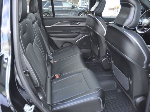 Used 2024 Jeep Grand Cherokee Overland w/ Luxury Tech Group IV image 39