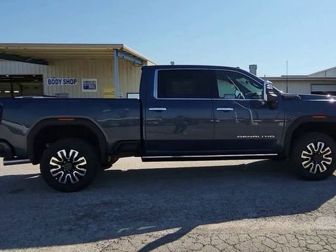 New 2025 GMC Sierra 2500 Denali Ultimate image 8