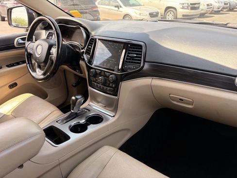 Used 2020 Jeep Grand Cherokee Limited w/ Luxury Group II RWD image 11